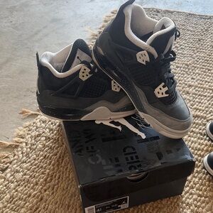 Air Jordan 4 Retro (GS) Boys Black and Gray Sneakers